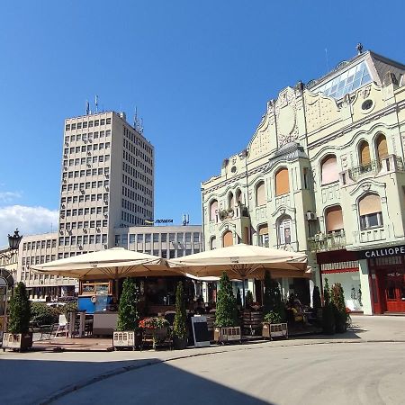 Menrat Appartement Novi Sad Buitenkant foto