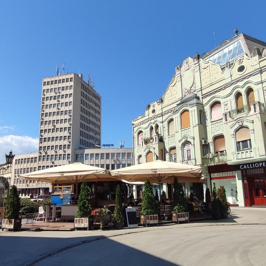 Menrat Appartement Novi Sad Buitenkant foto