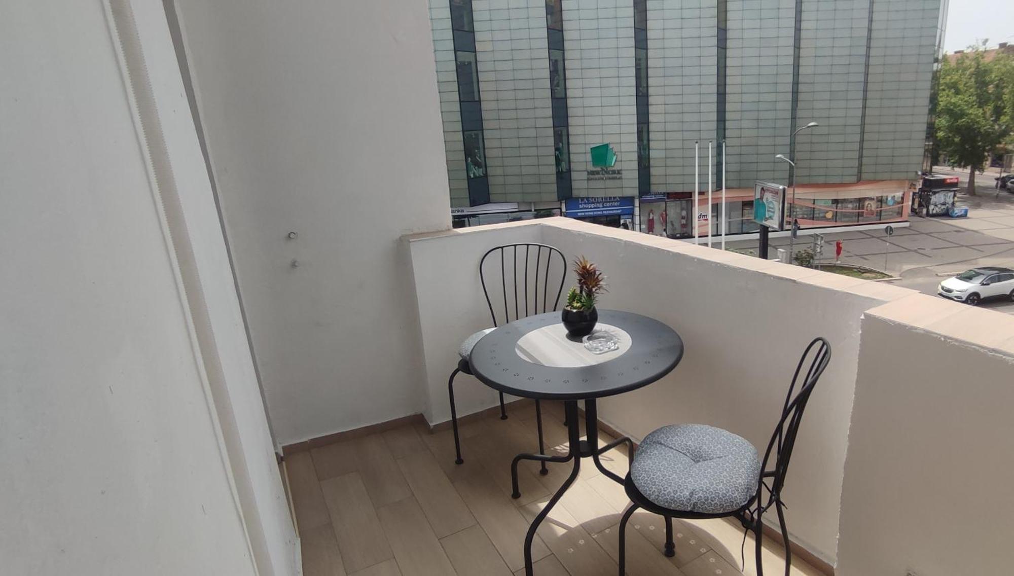 Menrat Appartement Novi Sad Buitenkant foto