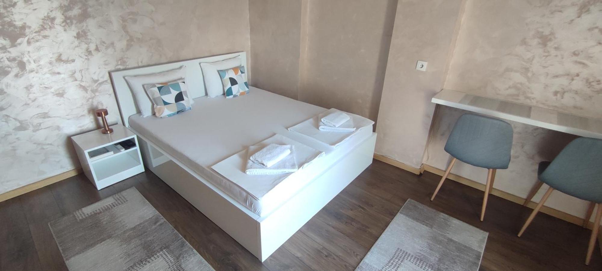Menrat Appartement Novi Sad Buitenkant foto