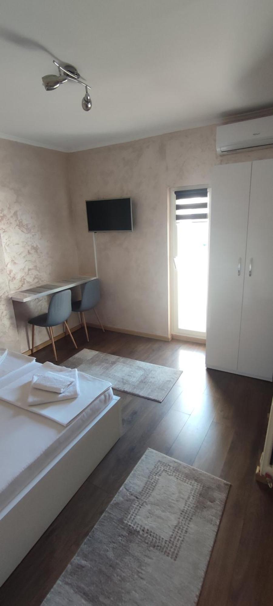 Menrat Appartement Novi Sad Buitenkant foto